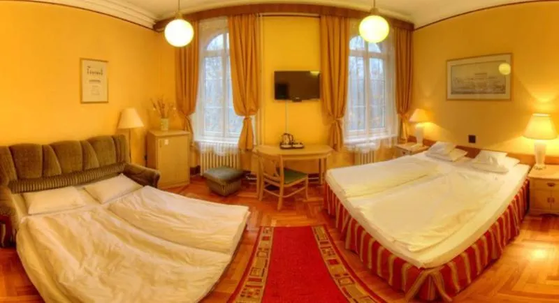 ***  Hotel Omnibusz Budapest Ungarn