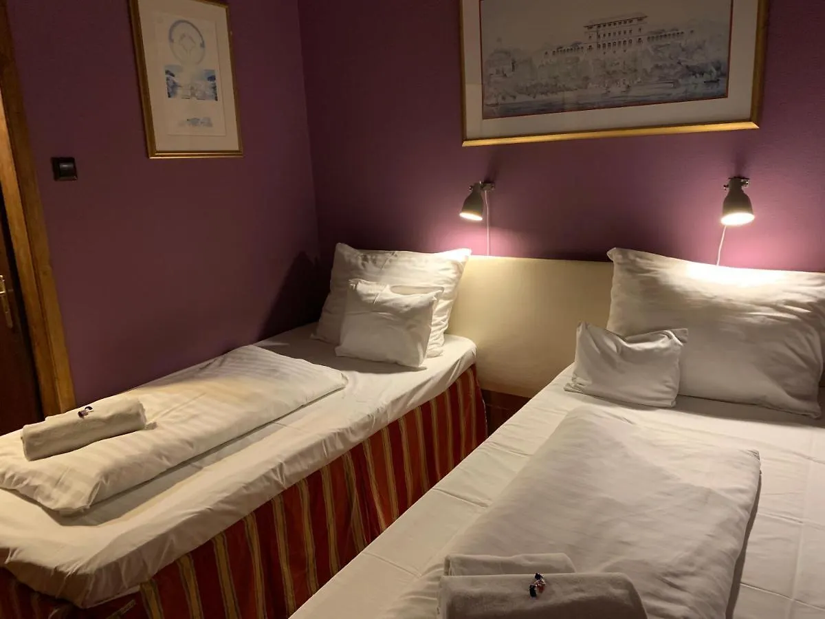 Hotel Omnibusz Budapest 3*,  Hungary